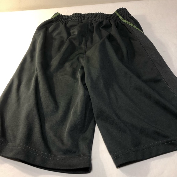 Boys M elastic waist Puma shorts - Picture 6 of 9